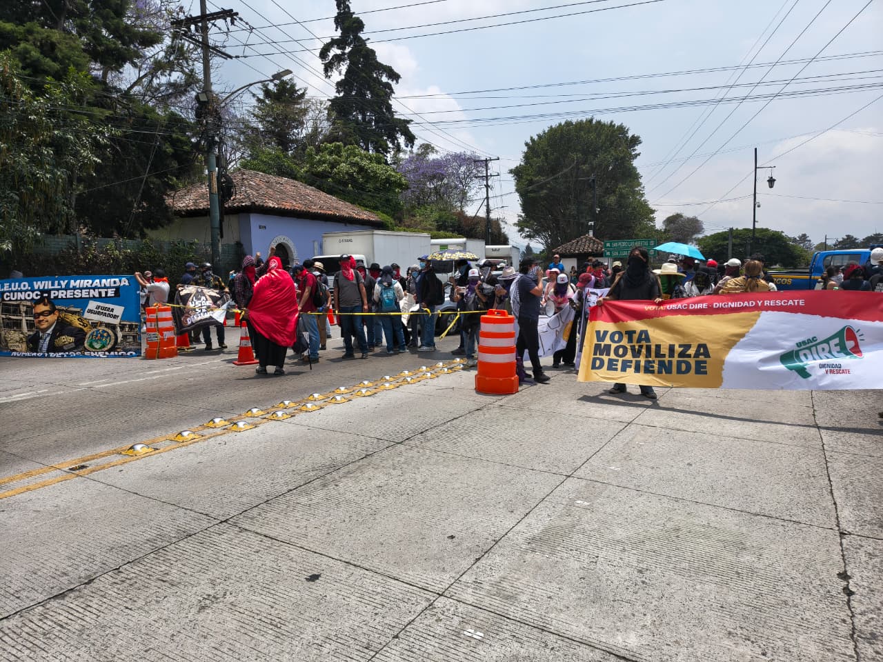 Estudiantes bloquean ingreso y salida de Antigua Guatemala