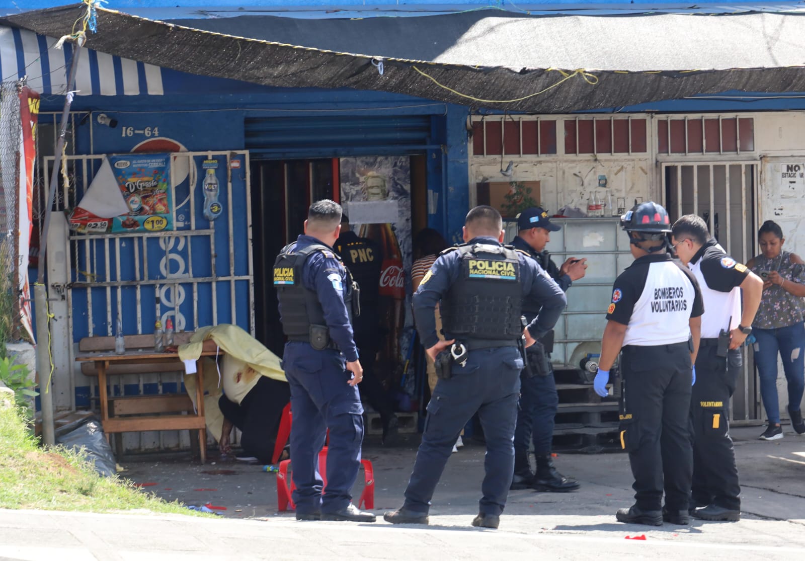Dos mujeres asesinadas frente a tienda en zona 6