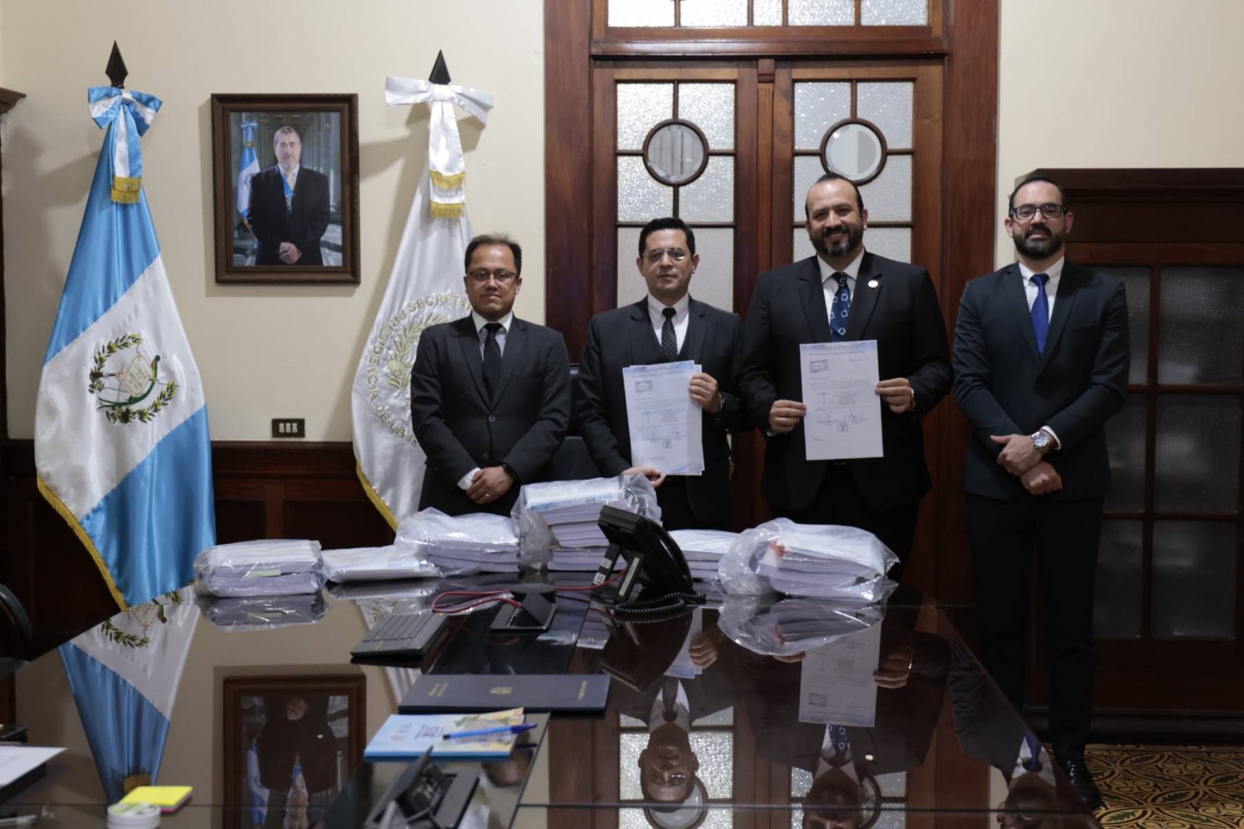 Presidencia recibe nómina de candidatos a Fiscal General
