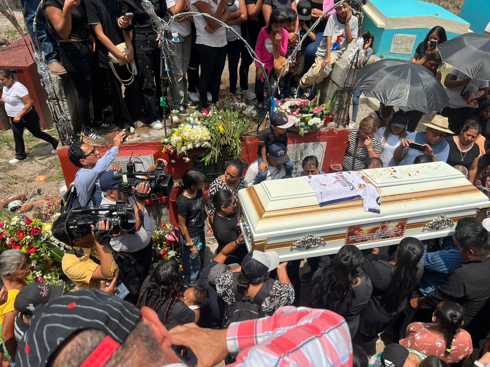 Despiden a pareja fallecida tras ataque en cevichería de la zona 6