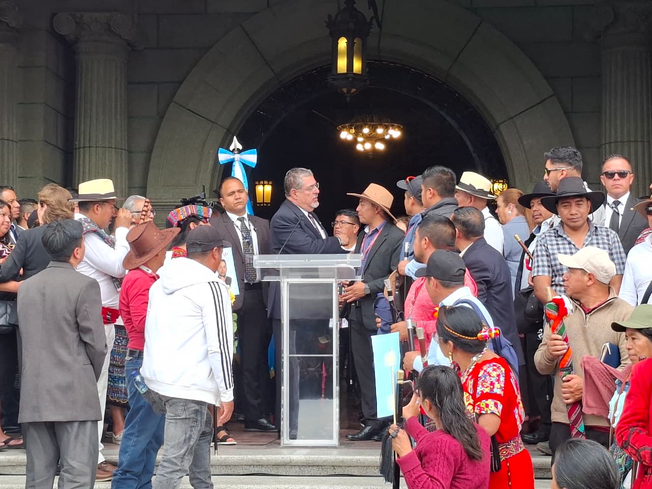 Presidente respalda petición de pueblos indígenas para liberar a líderes