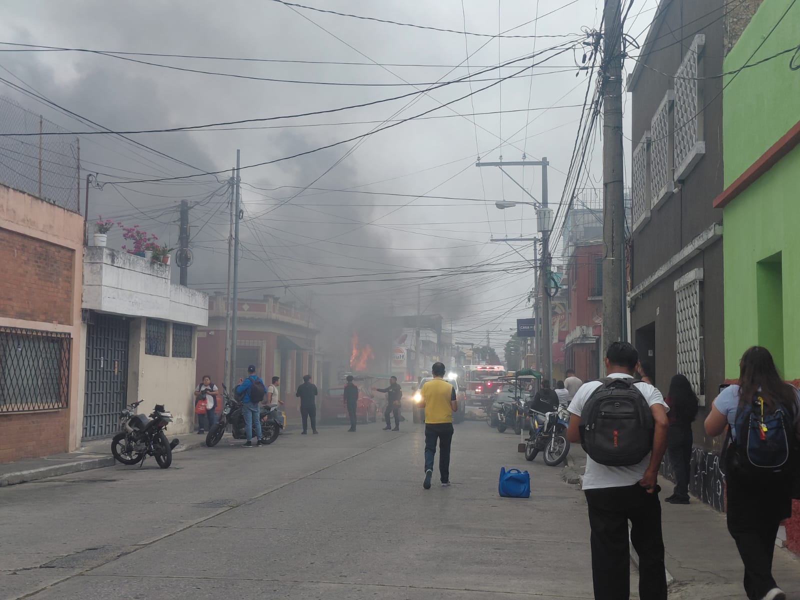 Mujer muere carbonizada durante incendio en la zona 1 capitalina