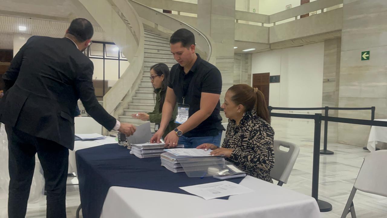 Presidencia regresa expedientes de aspirantes que integran la nómina para Fiscal General del MP