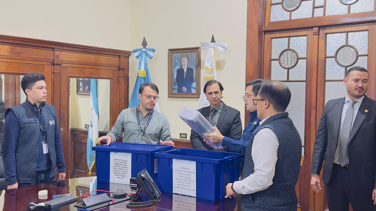 Presidencia recibe expedientes de aspirantes a Fiscal General del MP