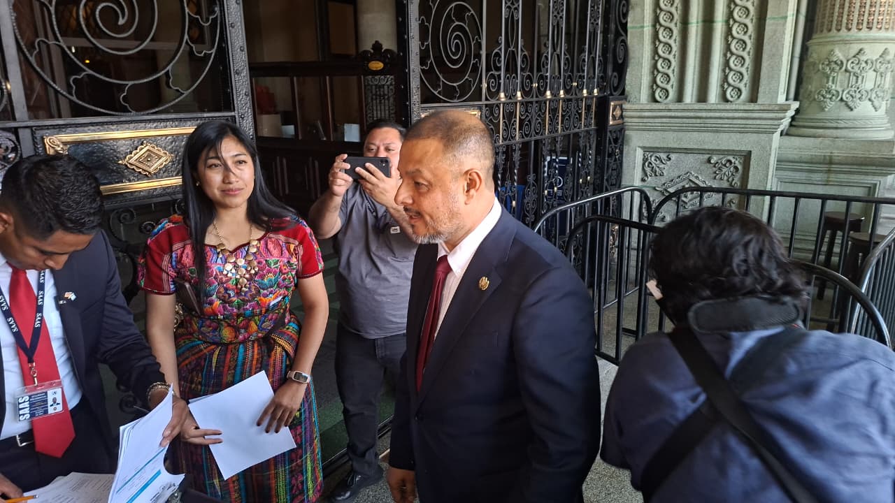 Presidente continúa entrevistas a candidatos a Fiscal General