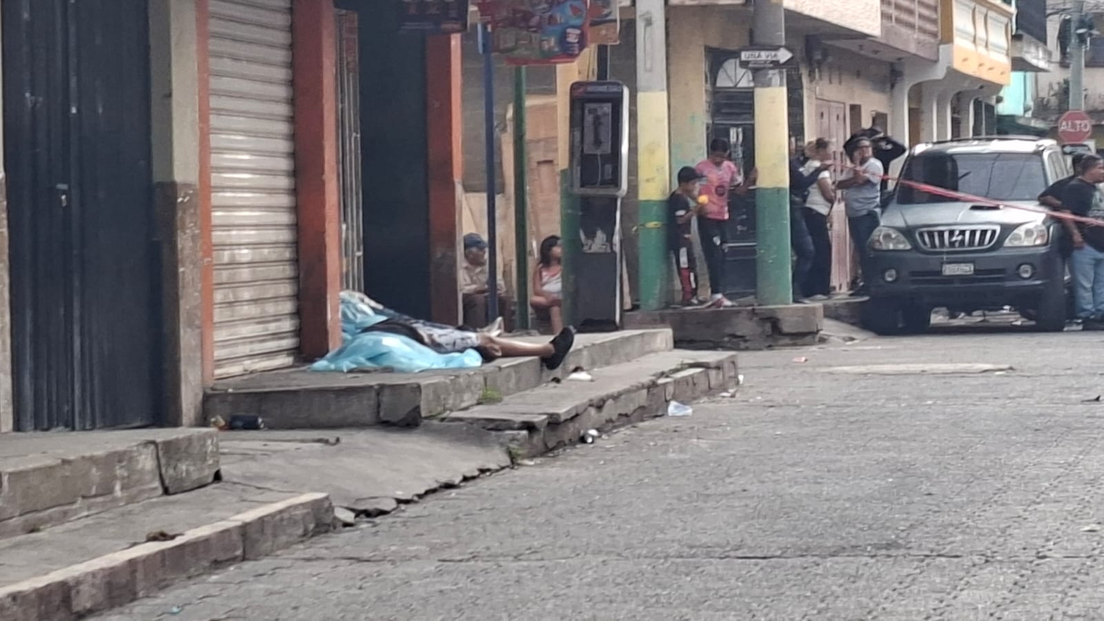 Amatitlán: Tres hombres asesinados frente a tienda