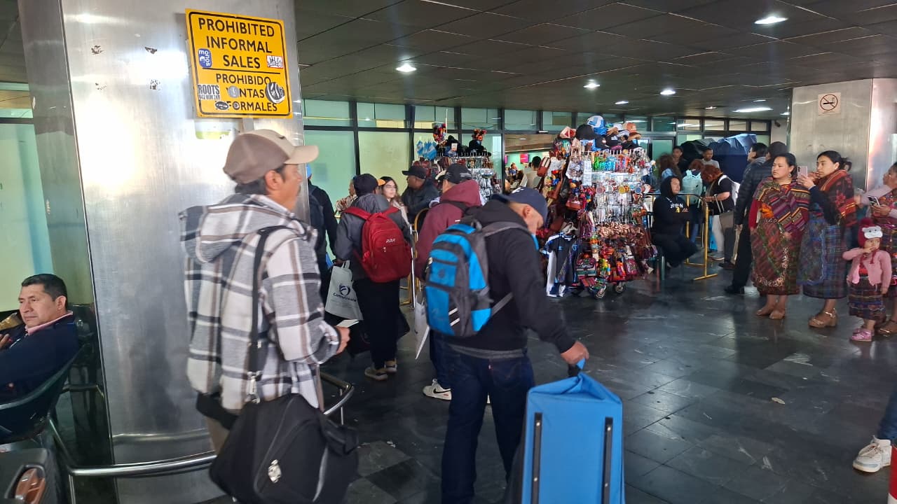 Más de 50 guatemaltecos viajan a Canadá por empleos temporales