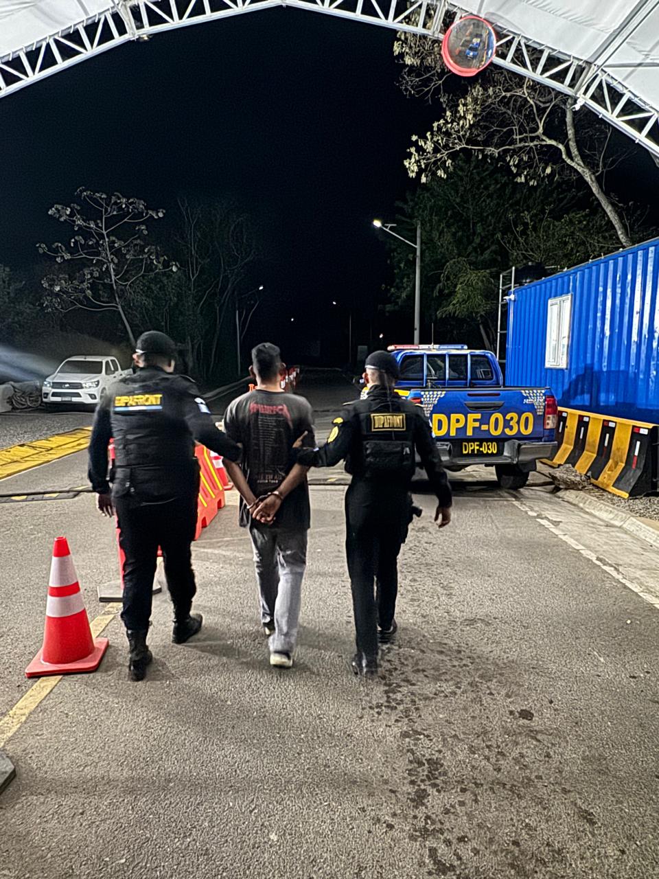 Expulsan a salvadoreño con dos ordenes de captura en su país