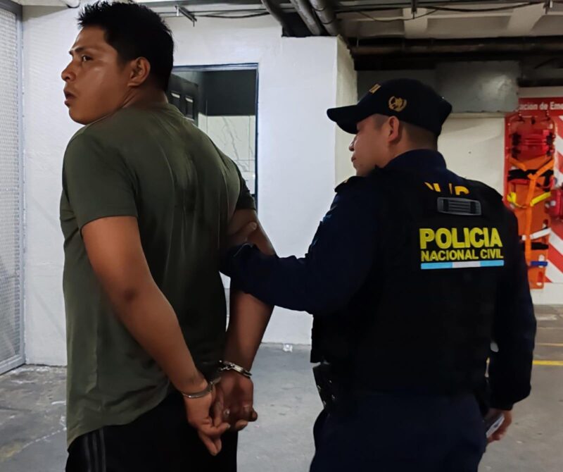 Capturan a alias “Psicópata” del Barrio 18 mientras descuartizaba un hombre en casa abandonada de zona 18