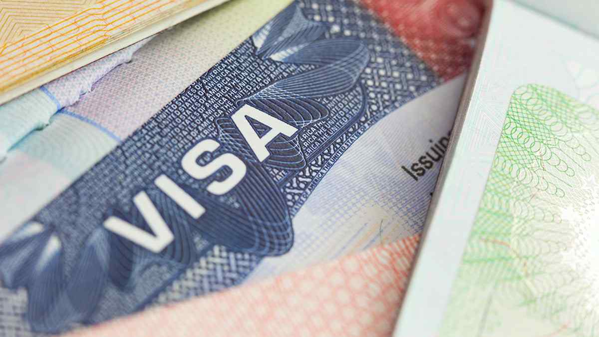 Autoridades estadounidenses ajustan operaciones diplomáticas ante brote de ébola