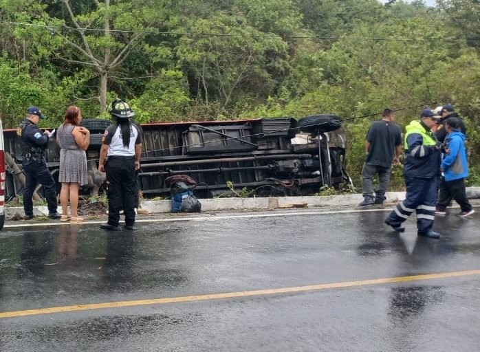 Bus accidentado en Ayampuc no tiene registro de piloto autorizado y será multado con Q 5,000