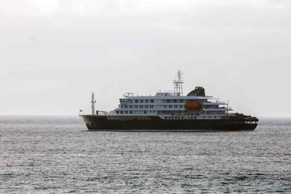 El Hondius deja Tenerife luego de concluir las operaciones con pasajeros