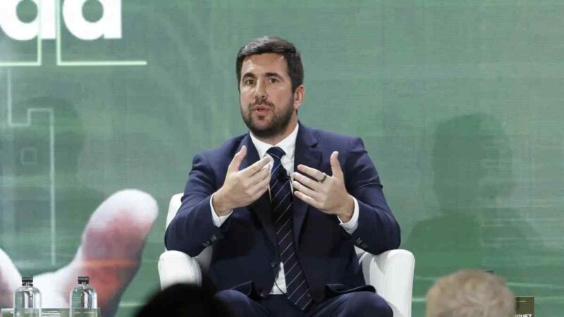 Riquelme subraya que la candidatura que lidera “reúne los requisitos exigidos en los Estatutos Sociales y normas electorales vigentes para ostentar dicha condición”.