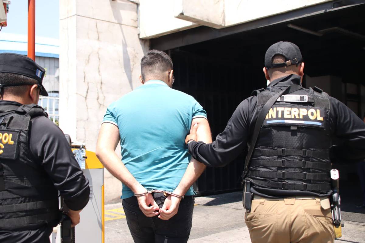 Extraditable escucha motivos de detención en tribunales de justicia