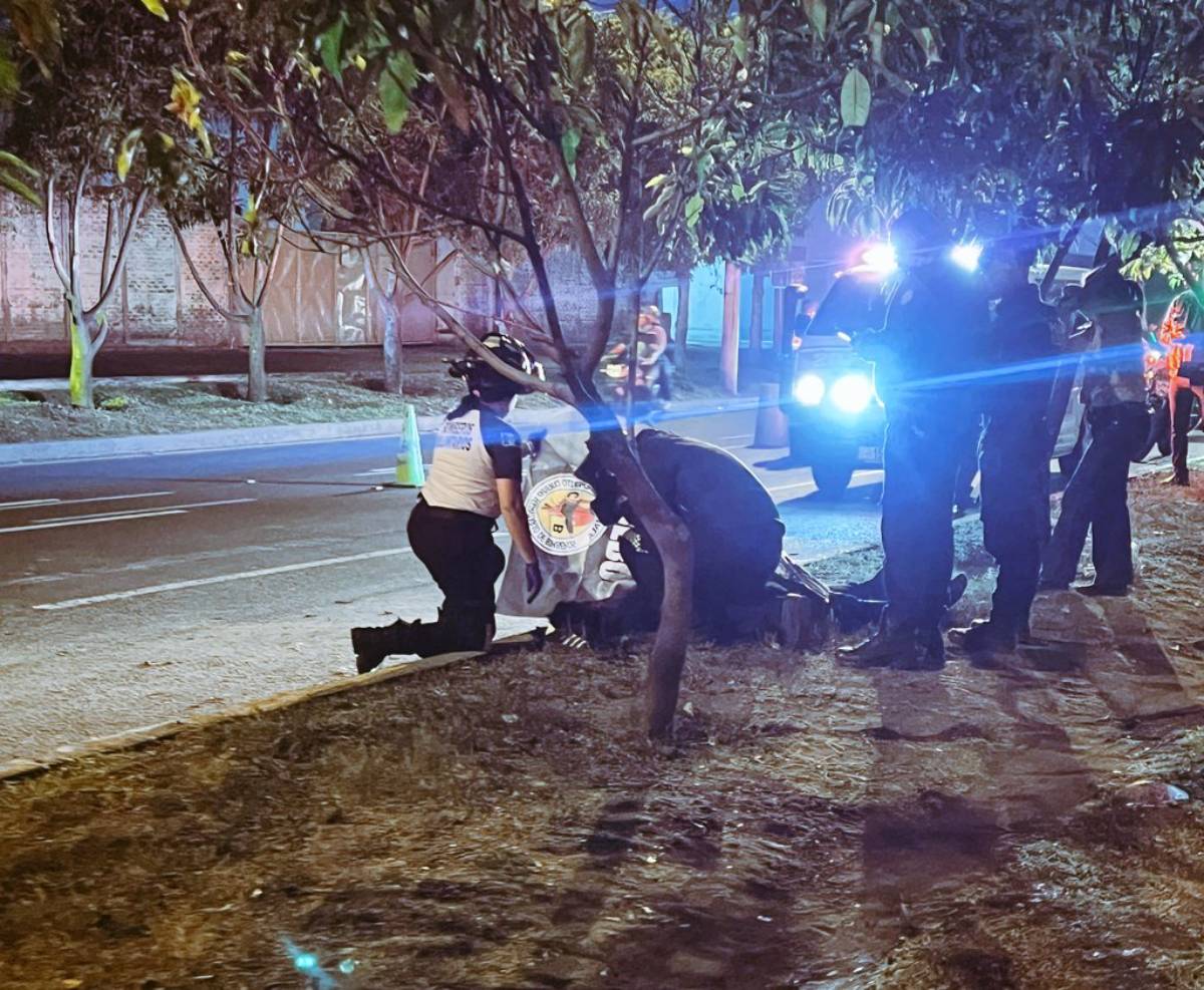 Motorista muere durante percance vial en Calzada Atanasio Tzul