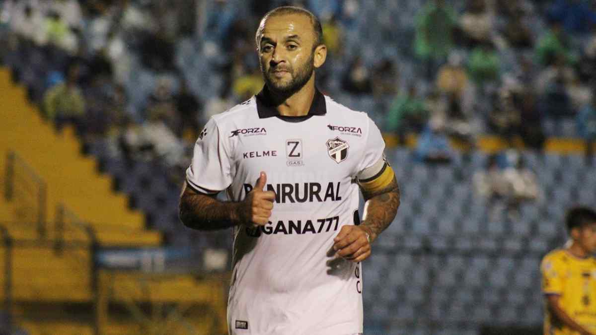 José Manuel Contreras “El Moyo” anuncia su retiro del fútbol profesional