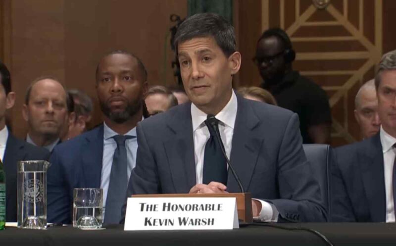 Kevin Warsh asume el liderazgo de la Reserva Federal en ceremonia encabezada por Trump