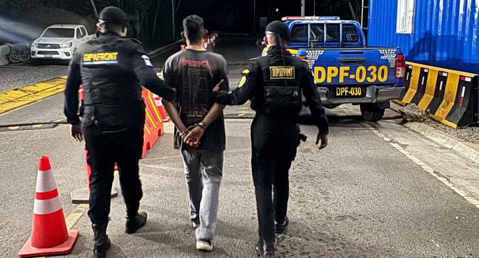 Expulsan a salvadoreño buscado por homicidio en su país