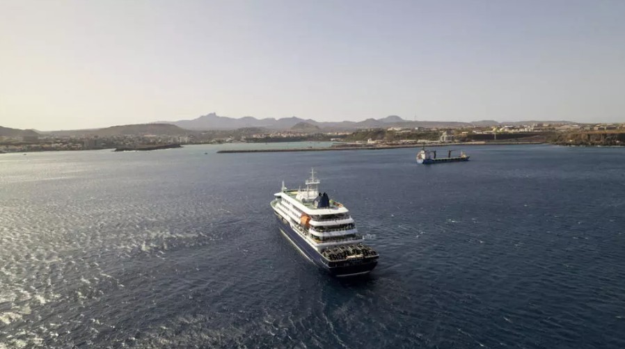 Países Bajos intentará repatriar a dos enfermos de crucero con presunto brote de hantavirus