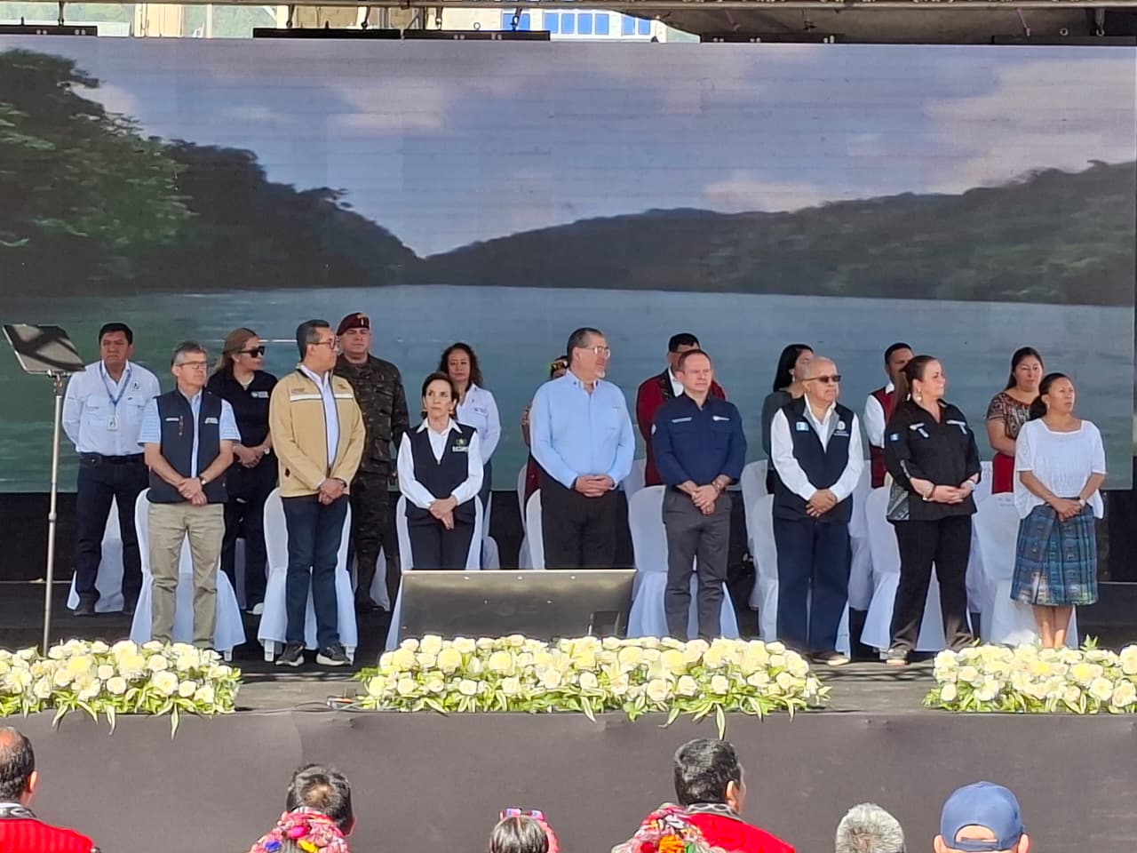 Presidente declara al área Ixil, libre de pisos de tierra