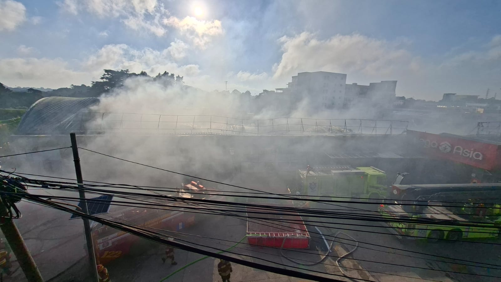 Incendio estructural consume bodegas en ruta a El Salvador