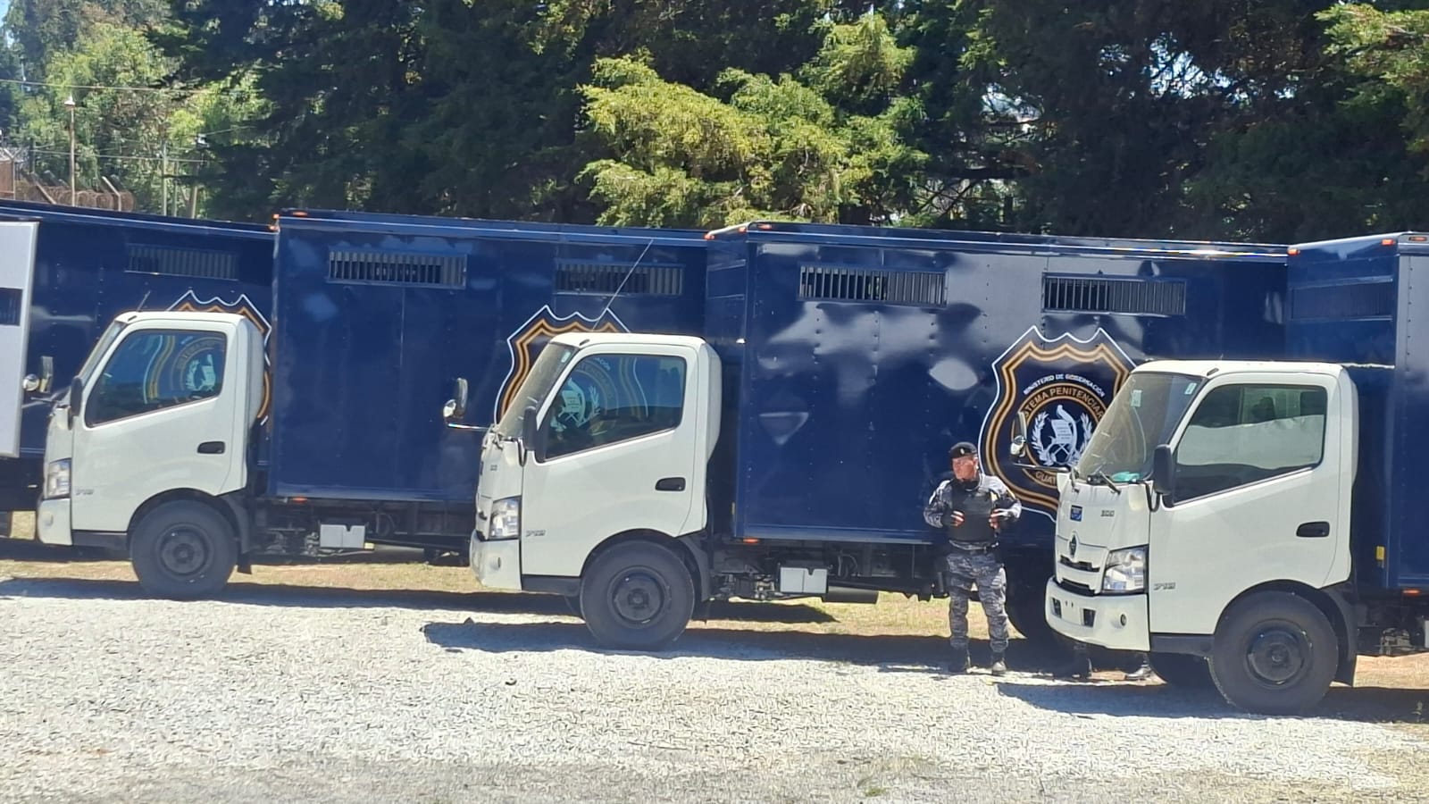 Gobierno entregó 20 camiones al Sistema Penitenciario