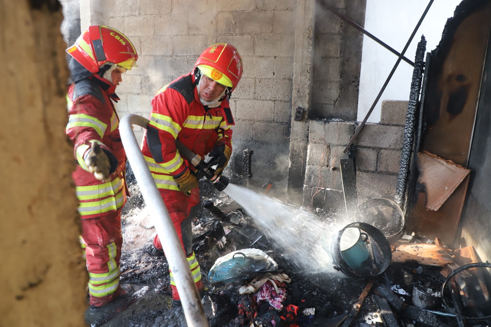 Casa se incendia en Santa Catarina Pinula
