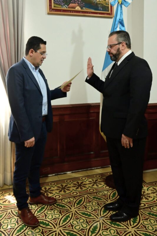 Juramentados nuevos viceministros del MEM y Gobernación