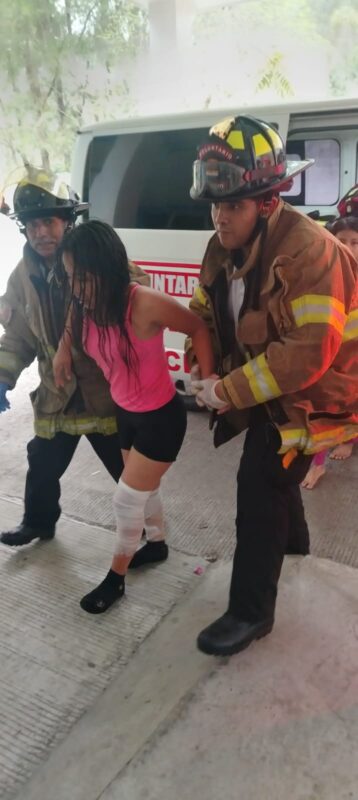 Niños y adultos fueron traslados al Hospital de Villa Nueva. FOTO: CVB.