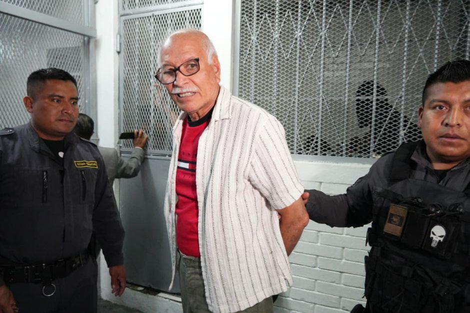 Juez autoriza embargo de cuentas a Carlos Acevedo