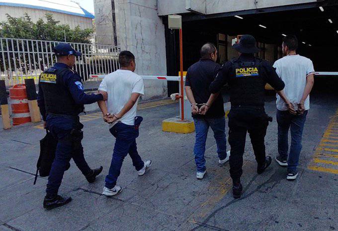 Capturan a tres sospechosos de asaltar buses en la zona 2 capitalina