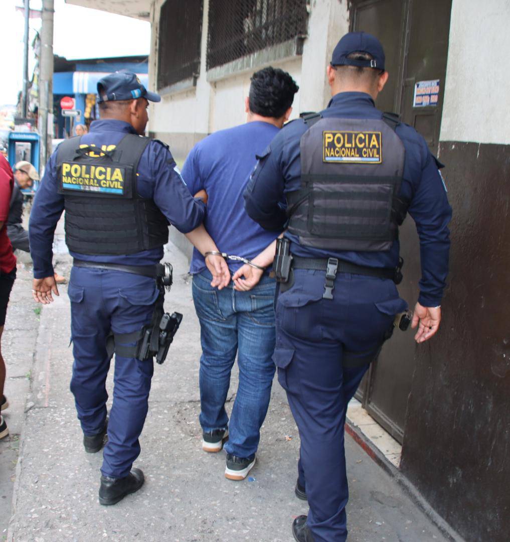 Capturan a una persona que conducía un vehículo con reporte de robo
