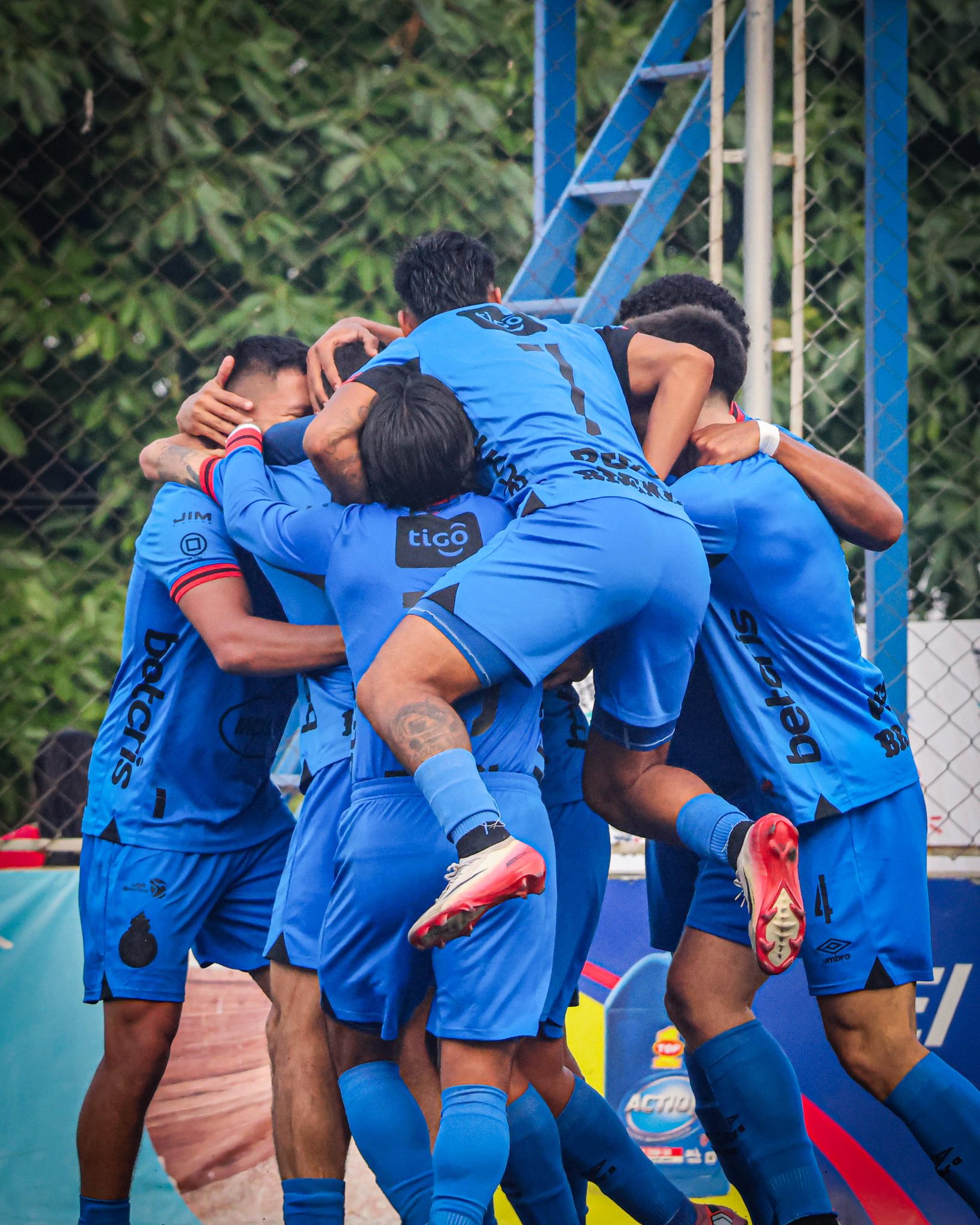 Municipal a un paso de la final