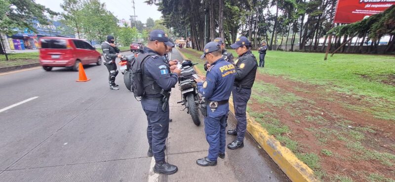 Operativo verifica a motoristas en San Lucas Sacatepéquez
