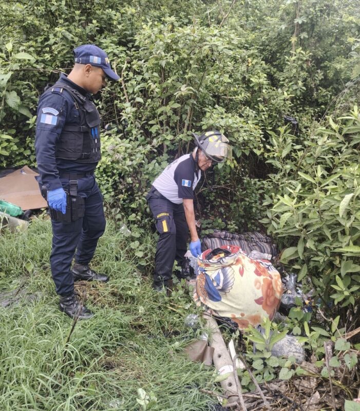 Hallan cuerpo envuelto en sábanas en ruta a San Pedro Ayampu