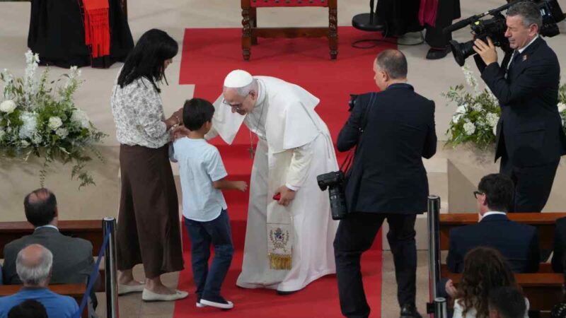 El papa utiliza el fútbol para transmitir una ense