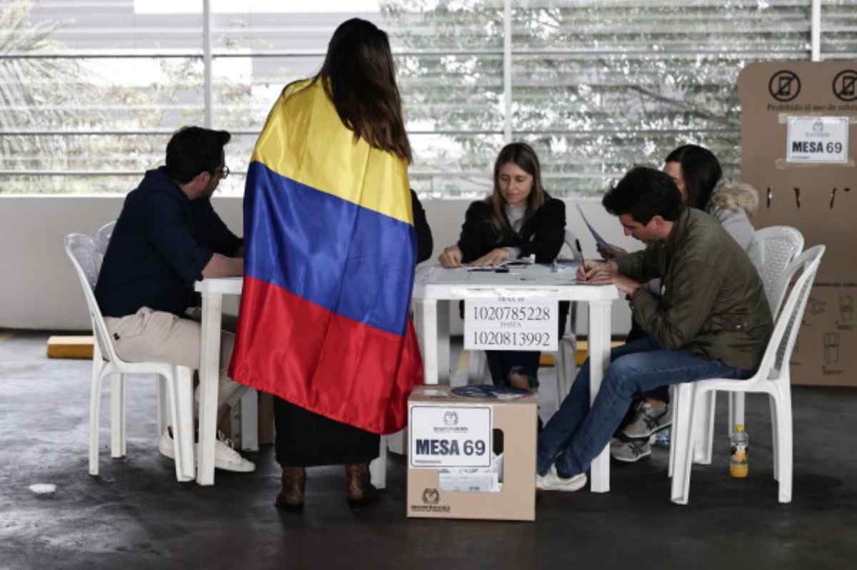 Estados Unidos advierte sobre sanciones migratorias por interferir en elecciones colombianas