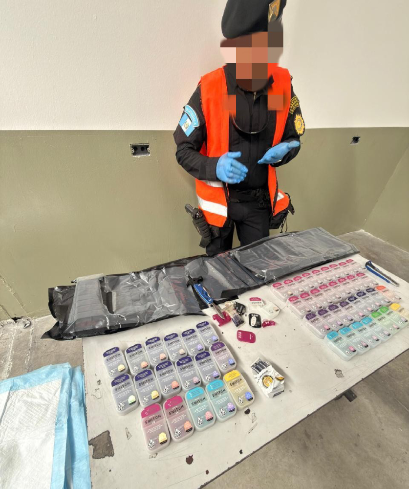 Localizan cigarros electrónicos con aceite de marihuana