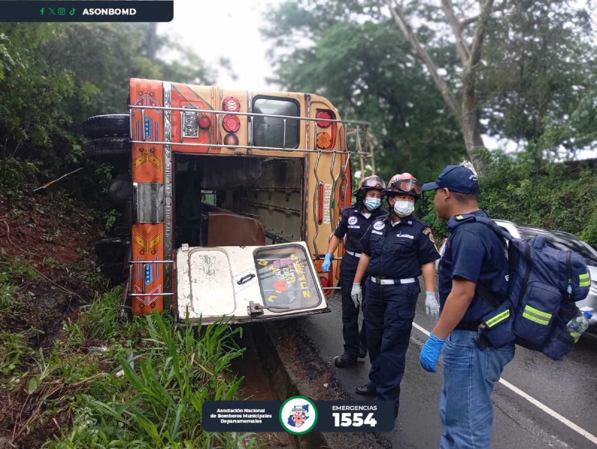 Autobús vuelca en Pasaco, Jutiapa