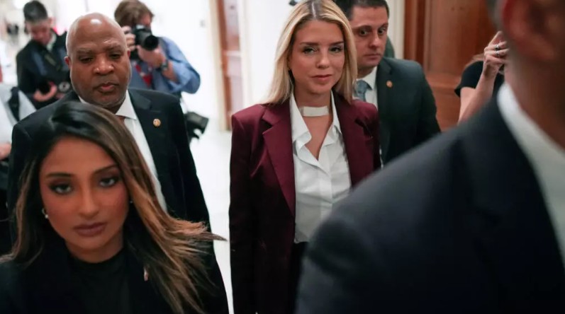 Exfiscal general de EEUU declara ante el Congreso por el caso Epstein