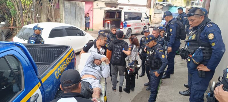 Presuntos ladrones capturados minutos después de robar una motocicleta