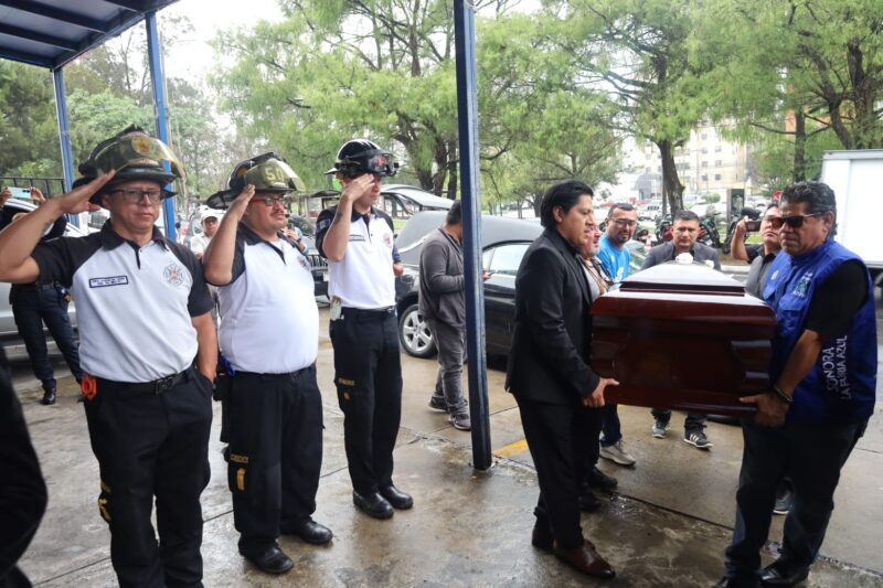 Despiden con honores a Arnulfo Agustín Guzmán en Radio Sonora