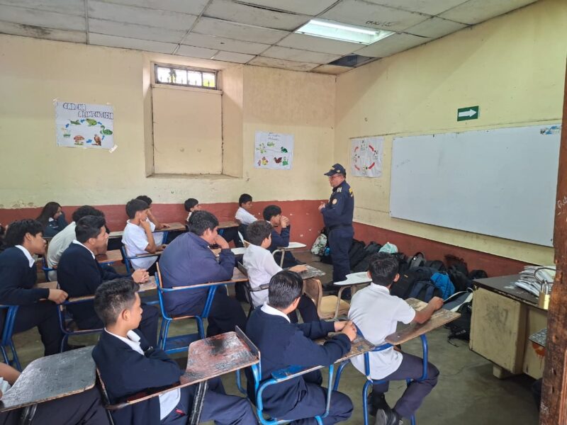 Inspeccionan mochilas en instituto de zona 1 para prevenir violencia