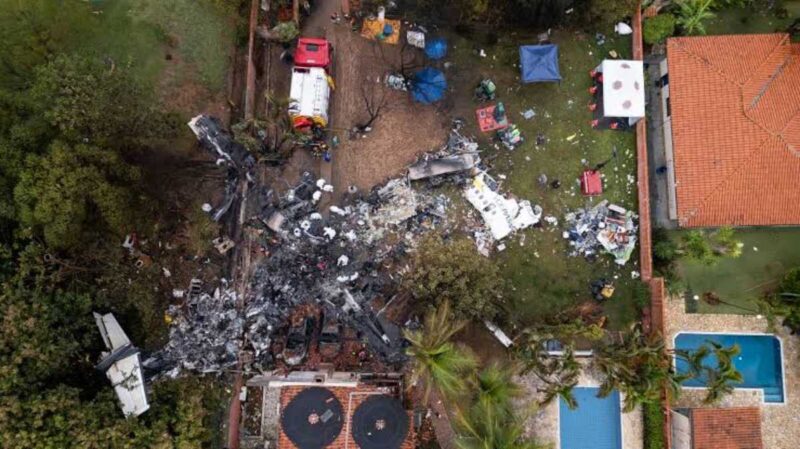 El accidente ocurrió el 9 de agosto de 2024 cuando un avión ATR 72-500 de Voepass, que cubría la ruta entre Cascavel, en el estado de Paraná, y São Paulo, cayó en pleno vuelo en una zona residencial en el municipio de Vinhedo