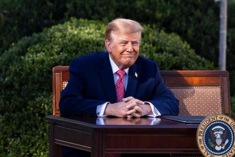 Fox News se sumó el pasado 21 de septiembre al boicot de las grandes cadenas de televisión a la cobertura de Trump, después que este vetara el acceso de CNN, MS NOW y Politico a la Casa Blanca.