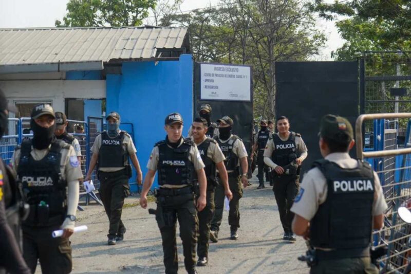 Los familiares también clamaron por el acceso a visitas, pues aseguraron que no han podido ver a sus parientes desde hace más de un año.